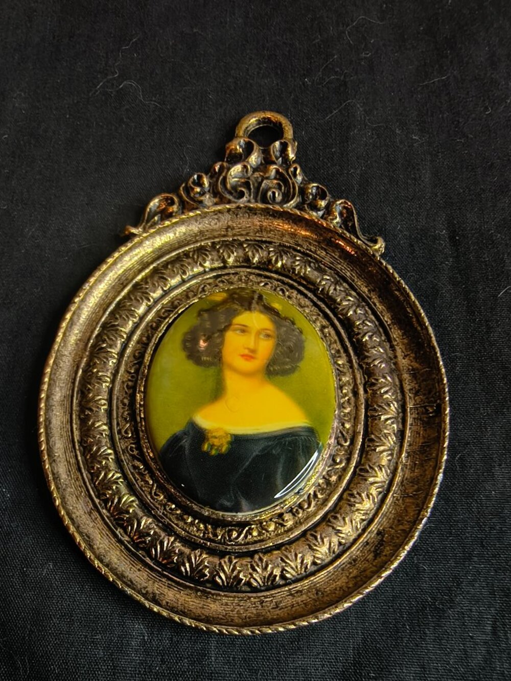 Vintage Cameo 24 Karat Gold Plated Ornament